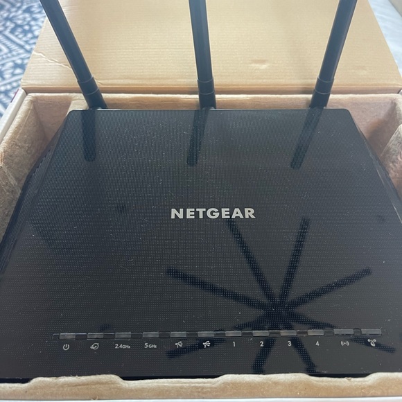 Netgear ac1750 Smart WiFi Router - Picture 3 of 6